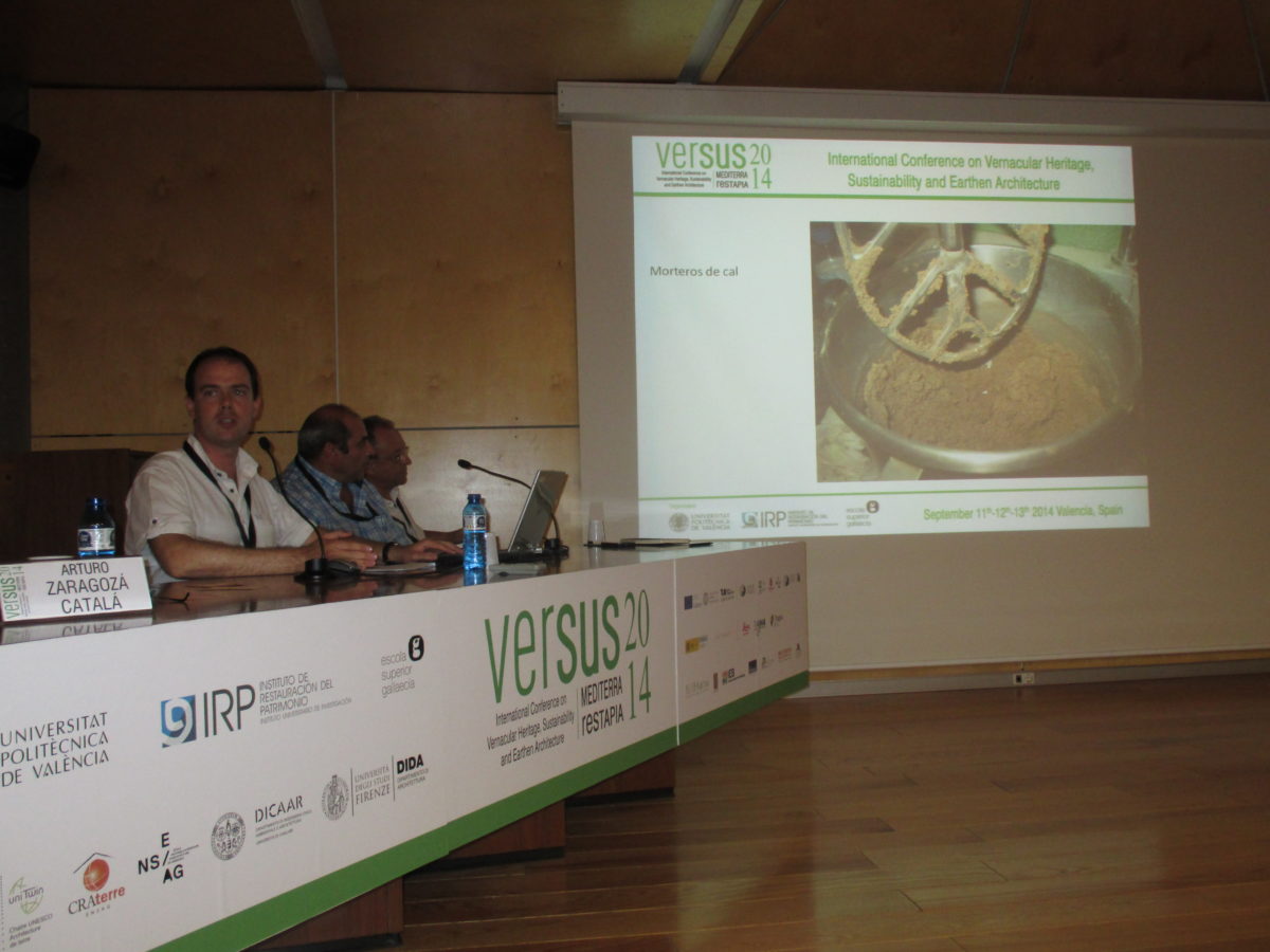 Ponència sobre un estudi del comportament d’aglomerats amb calç: morters, formigons i terres, en el congrés internacional VERSUS 2014 de València